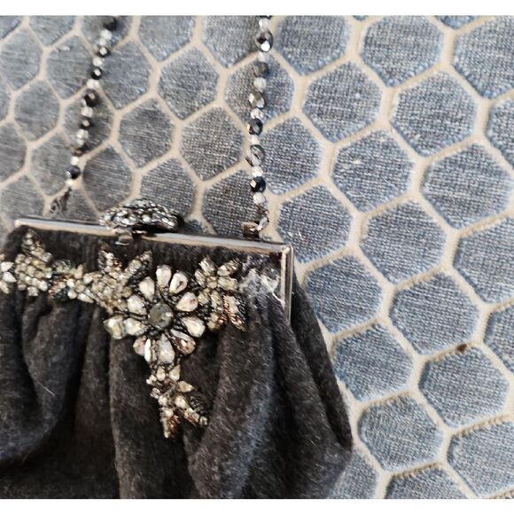 Chic Black Floral Embellished Clutch - Picture 3 of 7